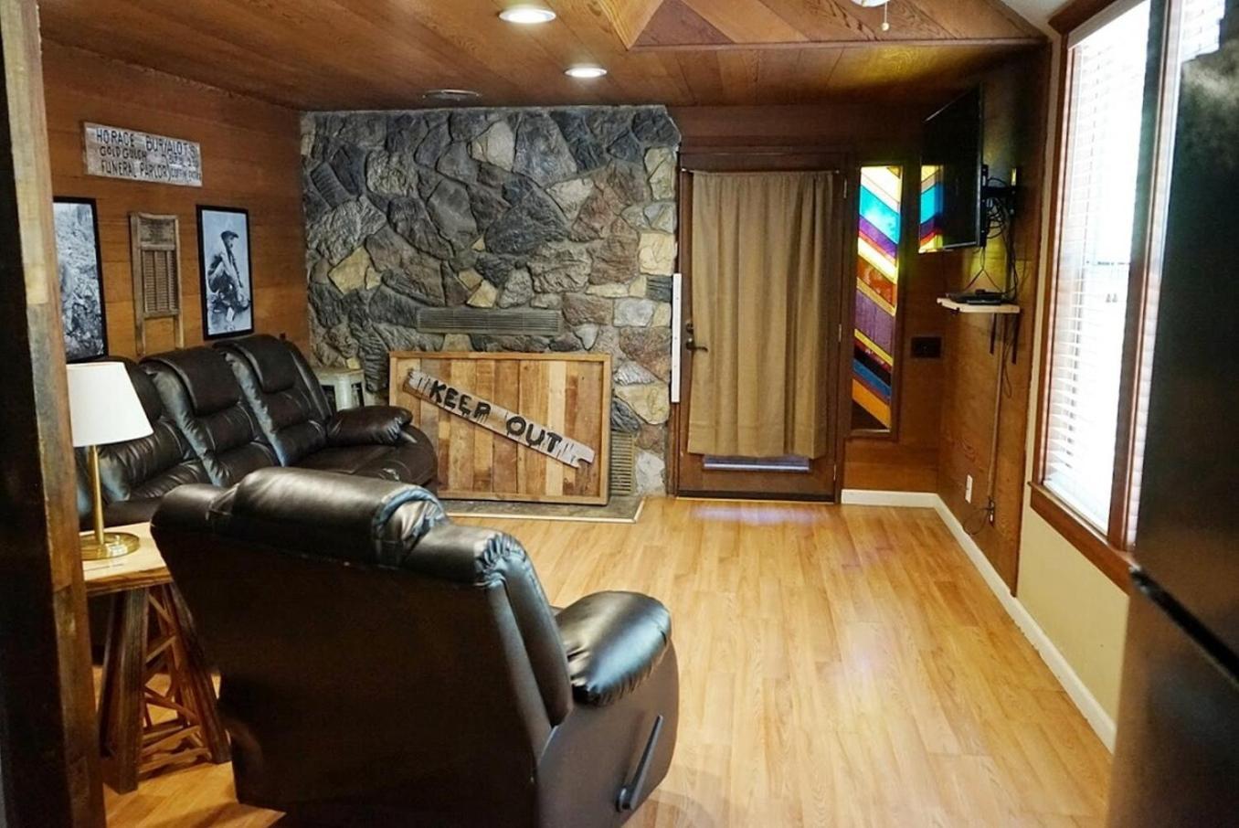 Bear Cave- Pet Friendly Suite In Shaver Lake Exterior photo