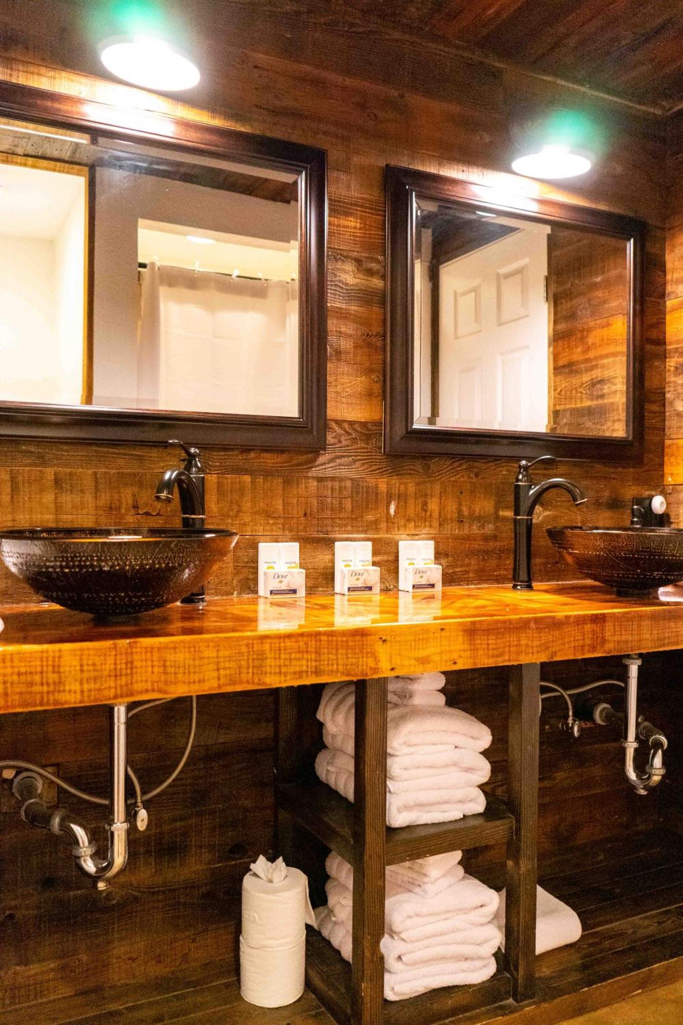 Bear Cave- Pet Friendly Suite In Shaver Lake Exterior photo